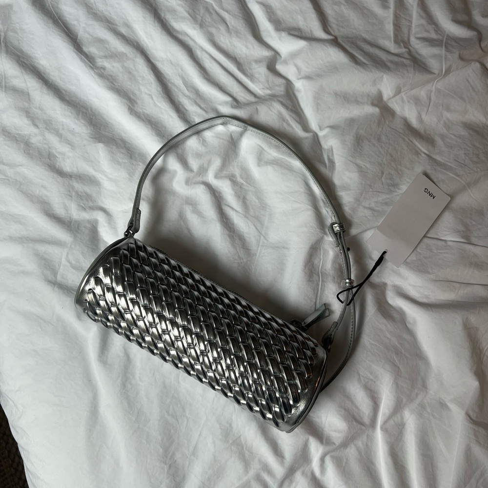 NWT MANGO SILVER WOVEN HANDBAG  🩶🩶🩶